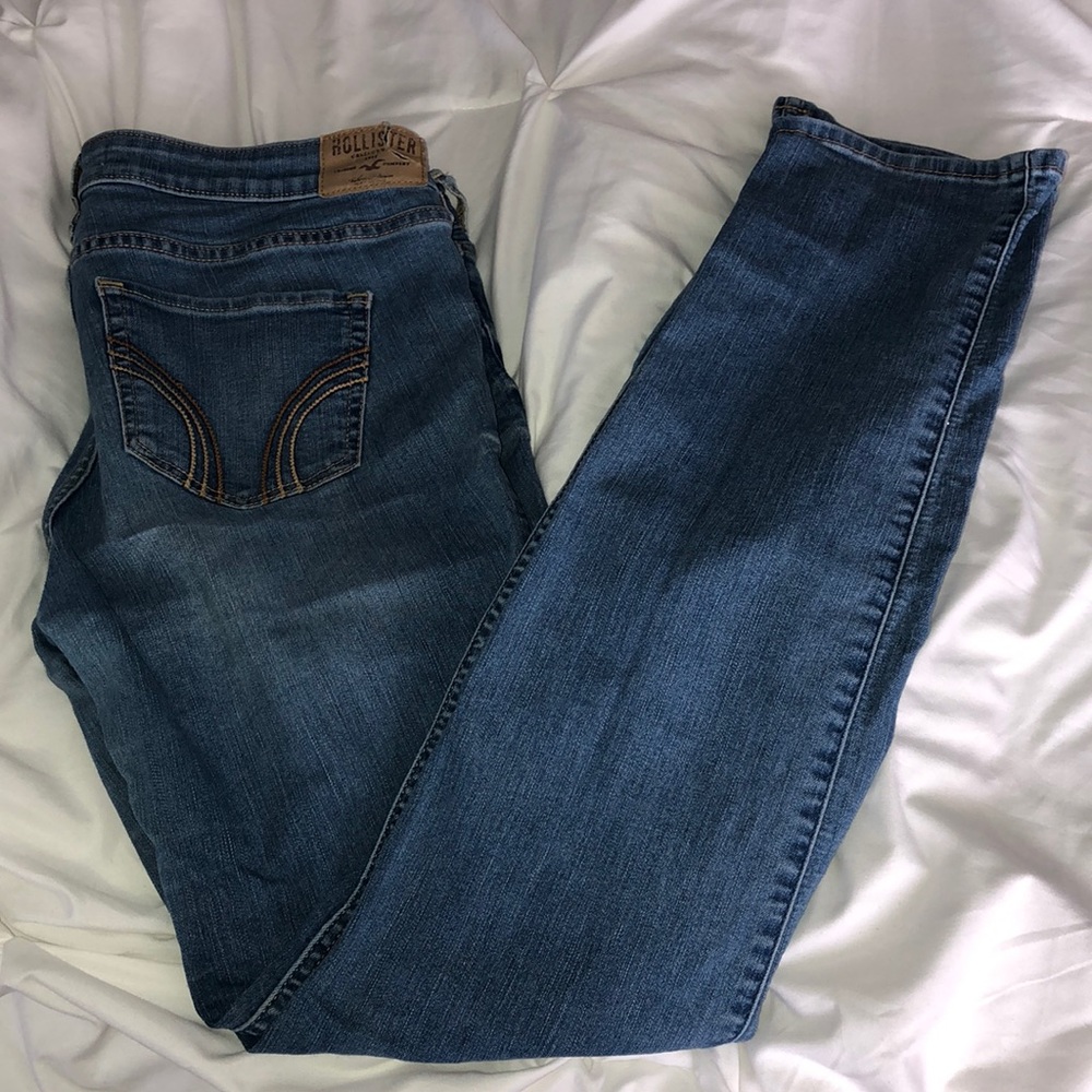 Hollister Straight Leg Jeans (Mid-Rise)